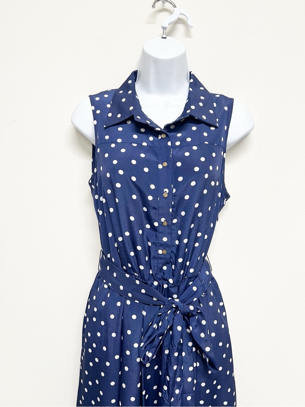 1901 Womens Navy White Polka Dot Sleeveless Tie Waist Button Up Midi Dress - Picture 2 of 9